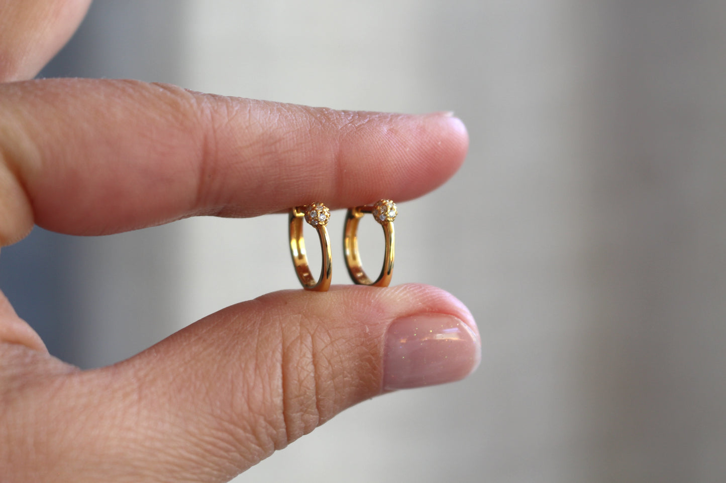 Small Huggie with Crystal Stud 18k Gold Plated