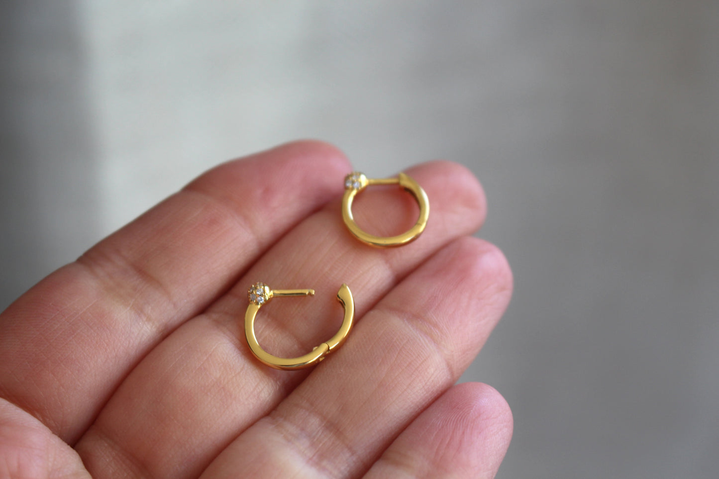 Small Huggie with Crystal Stud 18k Gold Plated