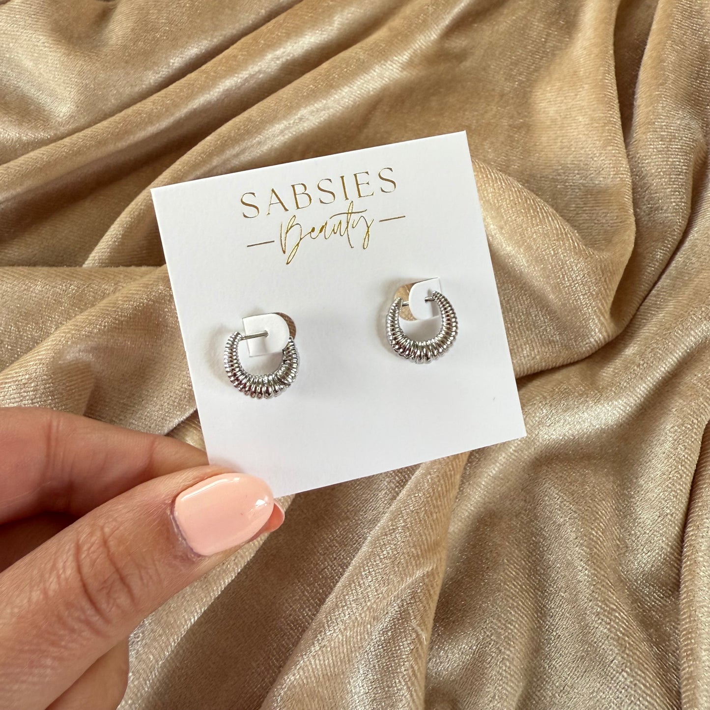 Lines Snappy Huggie Rhodium Plated