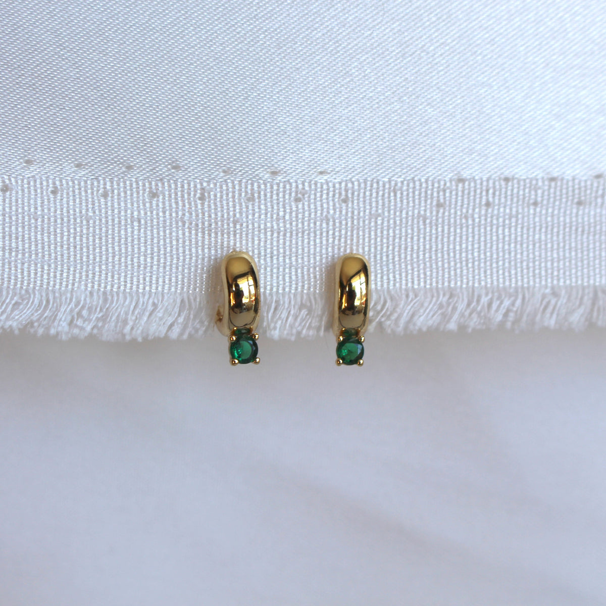 Small Huggie with Emerald 18k Gold Plated